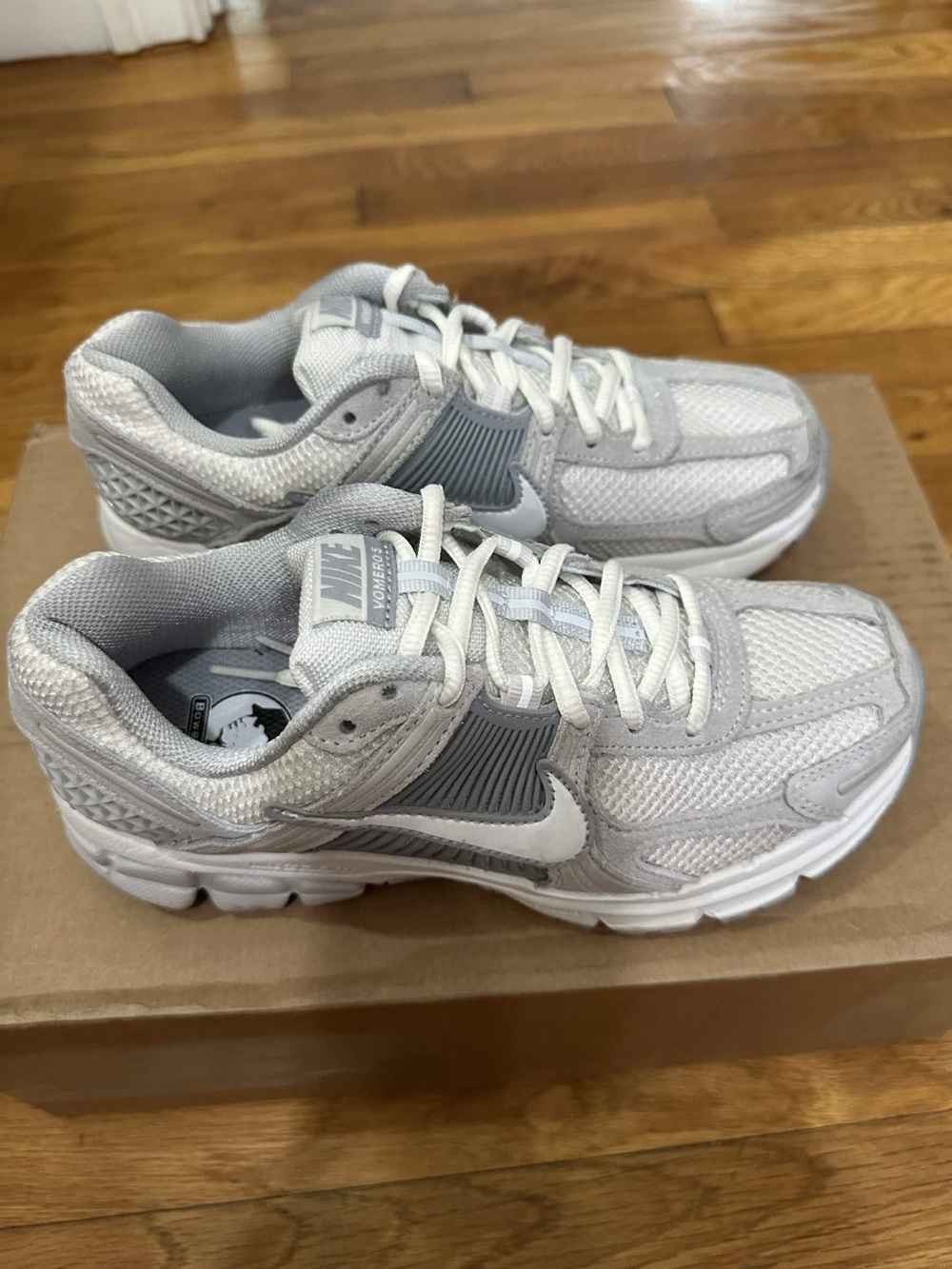 *Used* Nike Zoom Vomero 5 Women Grey White (HQ0458-001) Size 6W